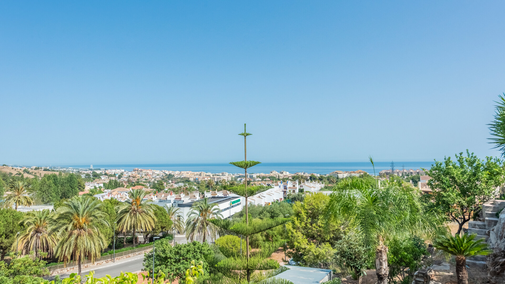 Villa avec vue panoramique sur la mer et les montagnes près du centre de Marbella