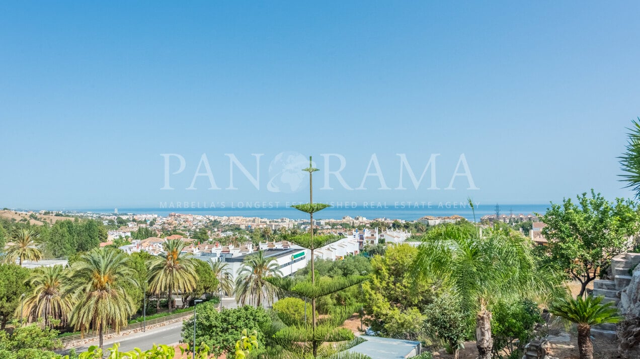 Villa avec vue panoramique sur la mer et les montagnes près du centre de Marbella