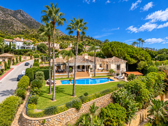 Elegante villa familiar con vistas panorámicas al mar en la zona alta de Sierra Blanca