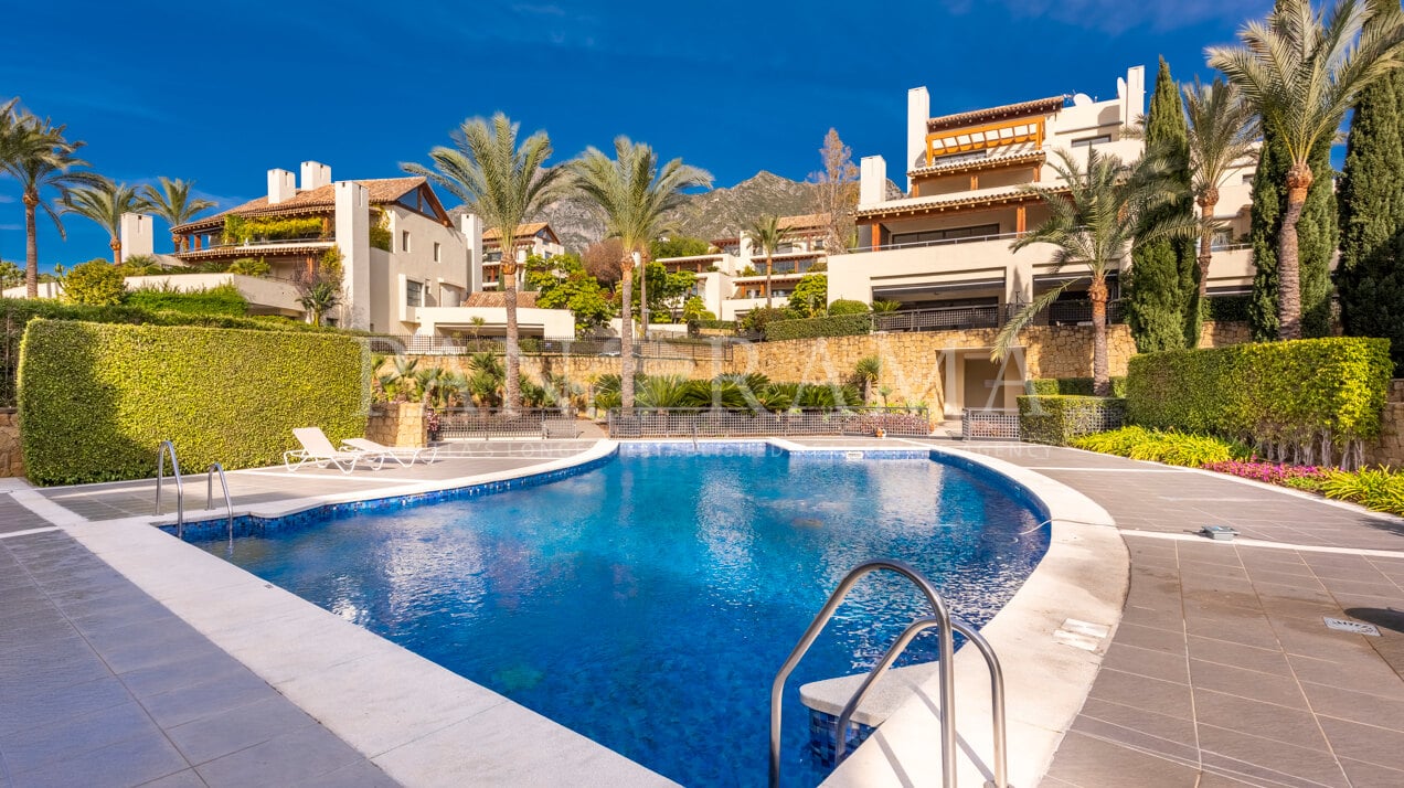 Spacious corner ground-floor apartment on Marbella's Golden Mile