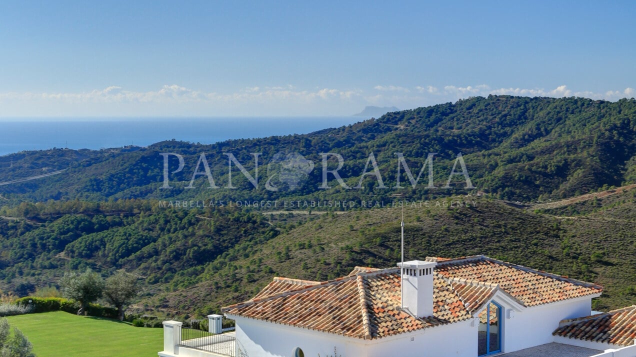 Villa mit Panoramablick auf das Meer und die Berge