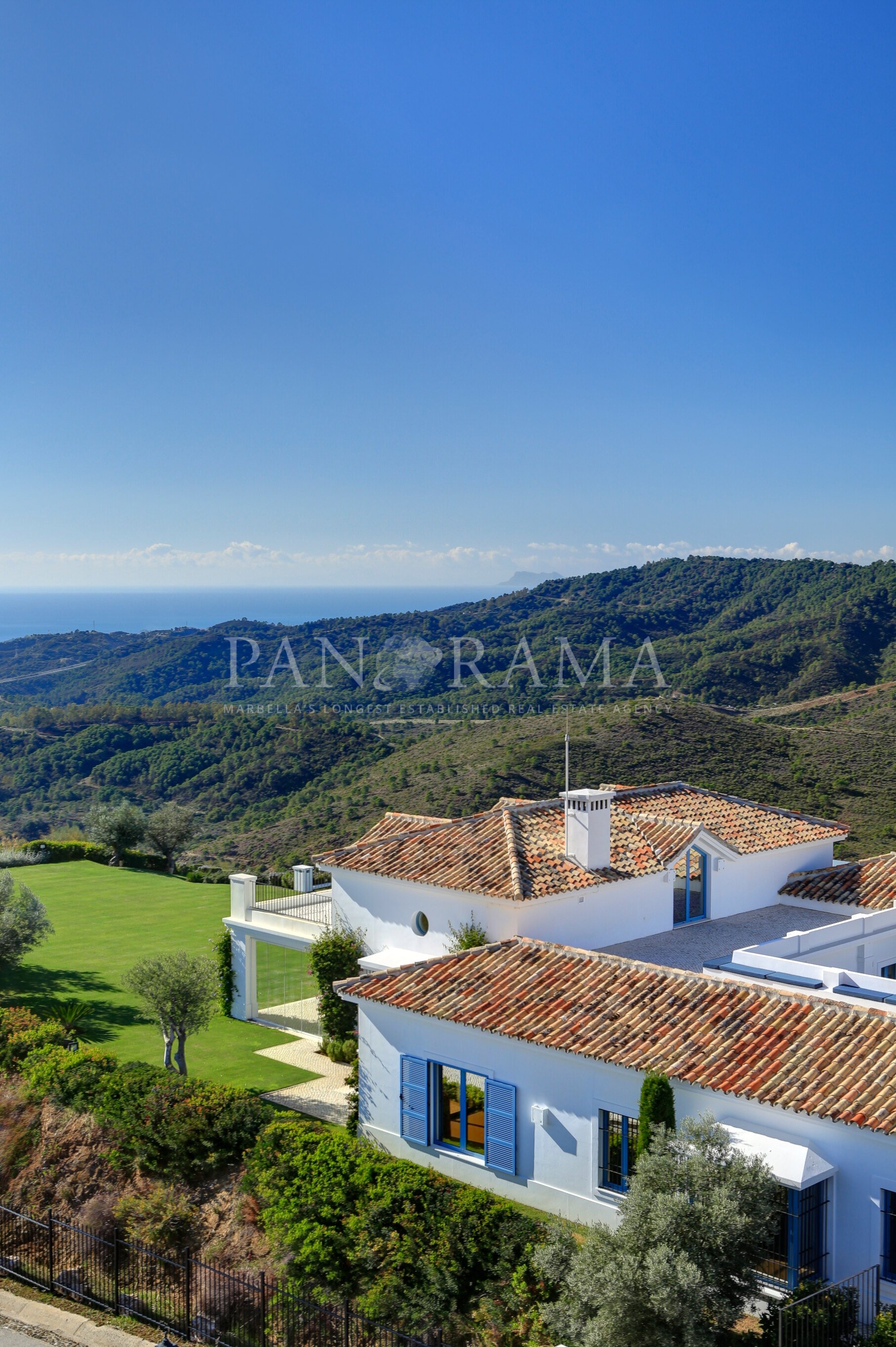 Villa mit Panoramablick auf das Meer und die Berge