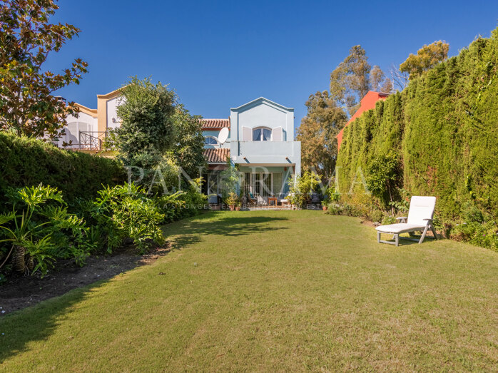 Reihenhaus direkt am Golfplatz mit privatem Garten in Guadalmina Alta