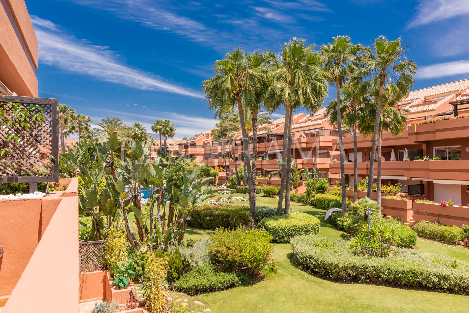 Appartement d'angle en bord de mer à côté de Puerto Banús