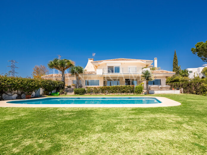 Villa avec une vue panoramique incroyable sur la mer