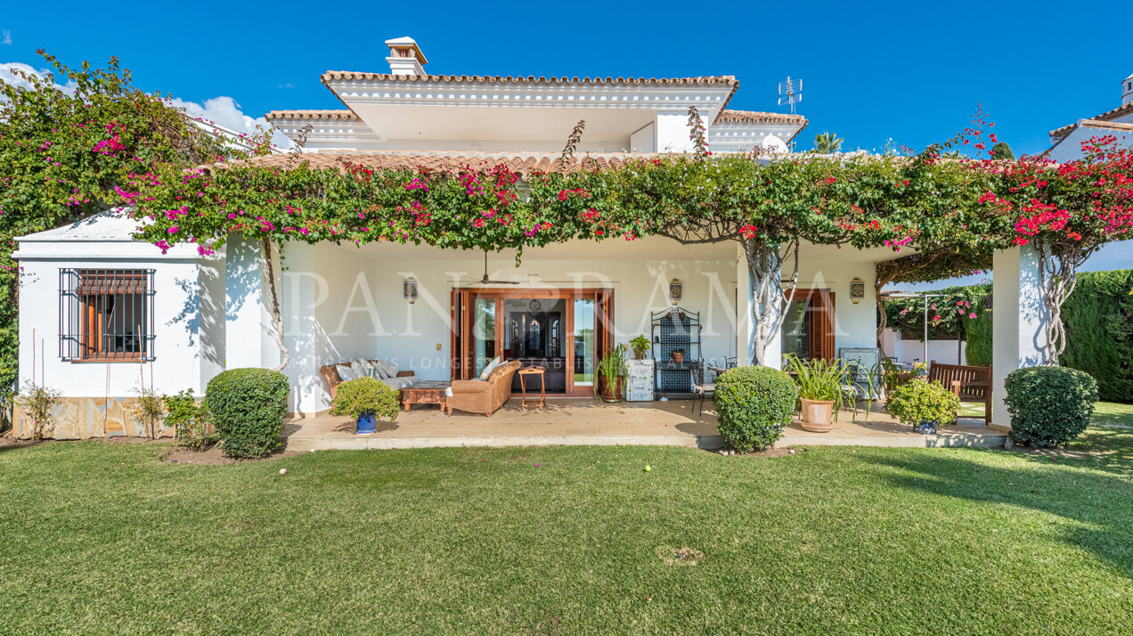 Elegante villa met spectaculaire zeezichten aan de Golden Mile van Marbella