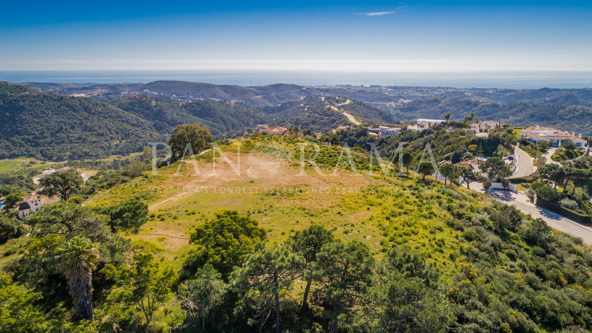 Uitgestrekt perceel met geweldig 360º panoramisch uitzicht in Monte Mayor