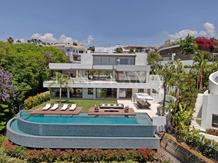 State-of-the-art gloednieuwe villa in La Quinta met panoramisch uitzicht