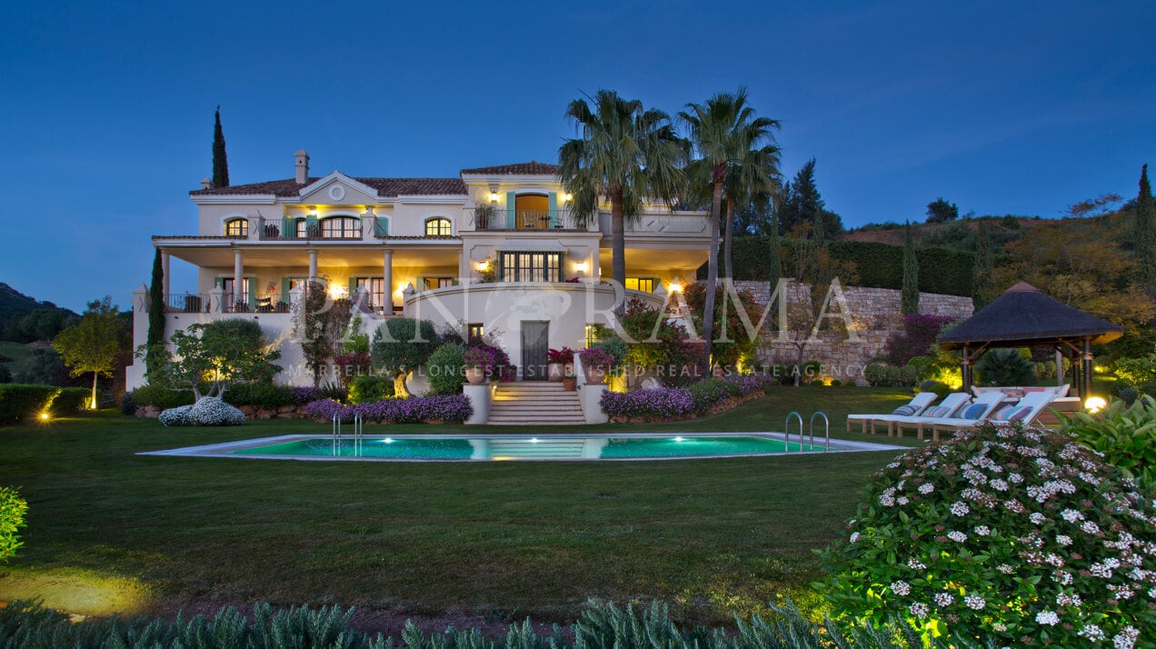 Elegant mansion in prestigious golf resort in Benahavís