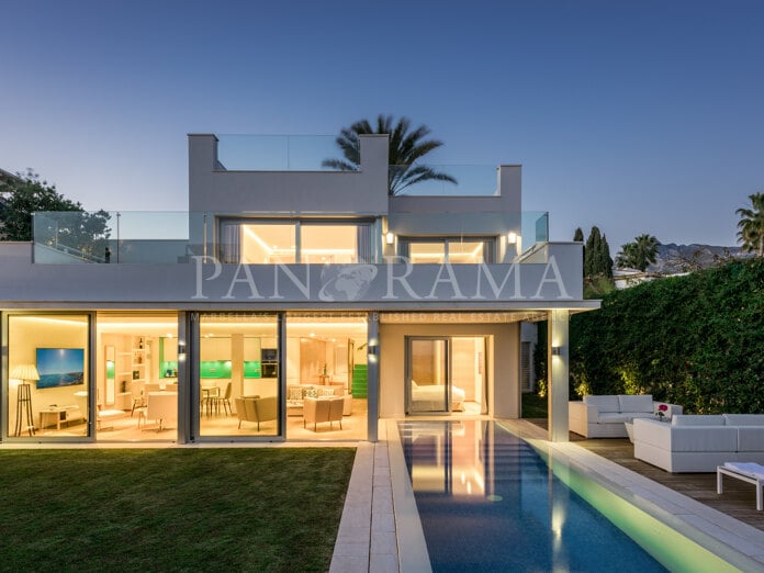 Villa unique en deuxième ligne de plage dans le prestigieux domaine de Puente Romano