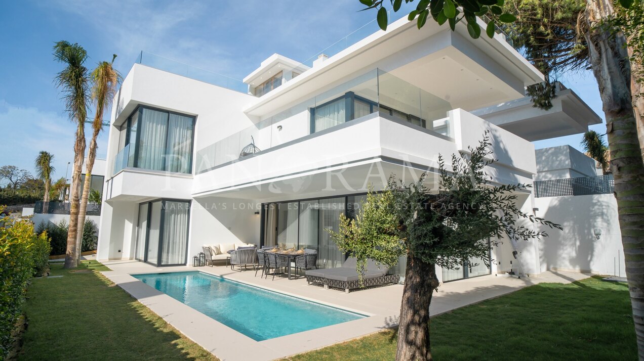 Villa moderne en bord de mer à Rio Verde sur la Golden Mile de Marbella