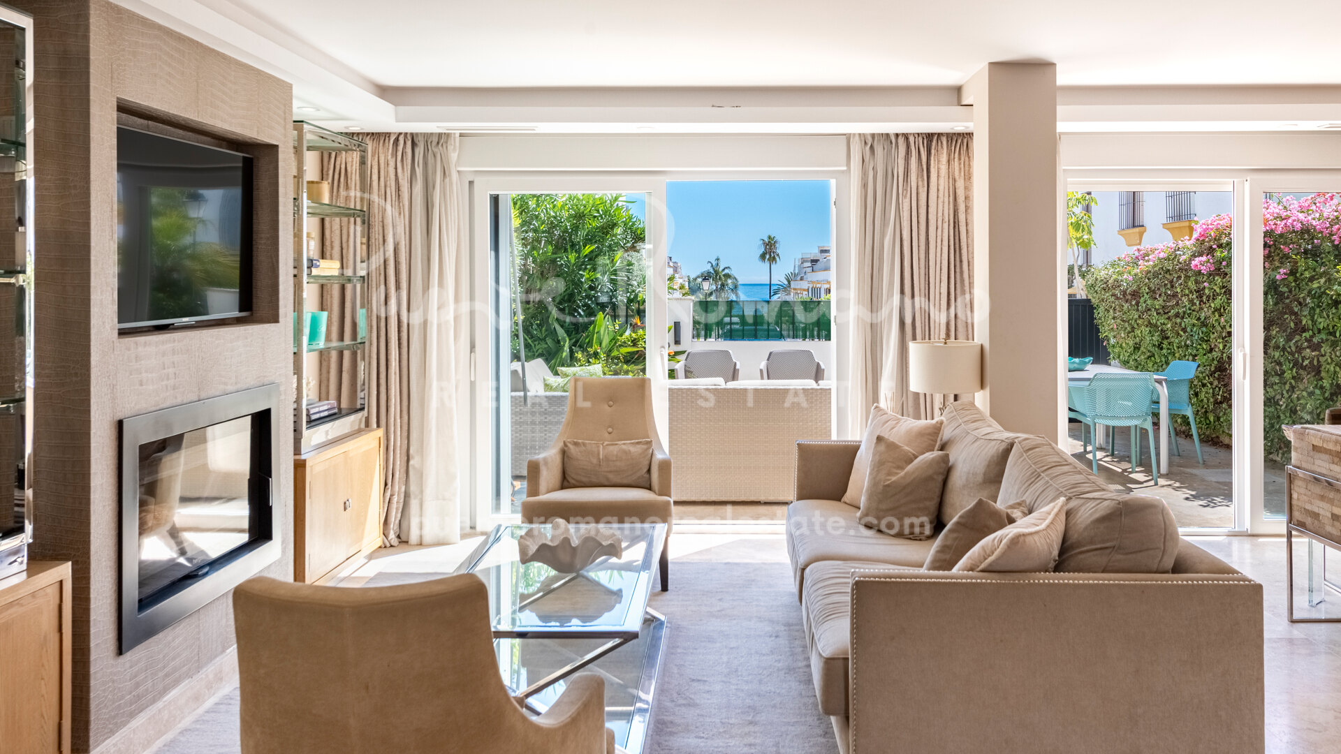 Modern beachside townhouse in Marbellamar, ideally located
