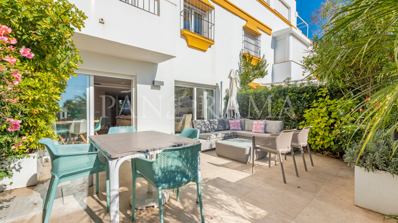 Casa adosada moderna junto a la playa en Marbellamar