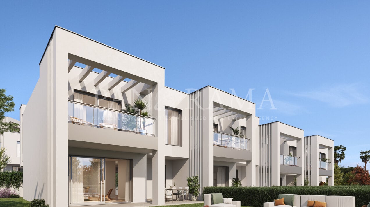 Nueva promoción de casas adosadas junto a la playa en Marbella Este