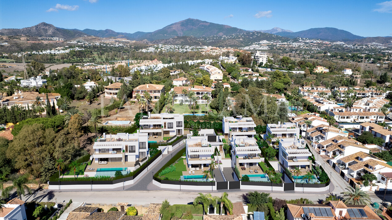 New contemporary villas next to Atalaya Golf, Estepona