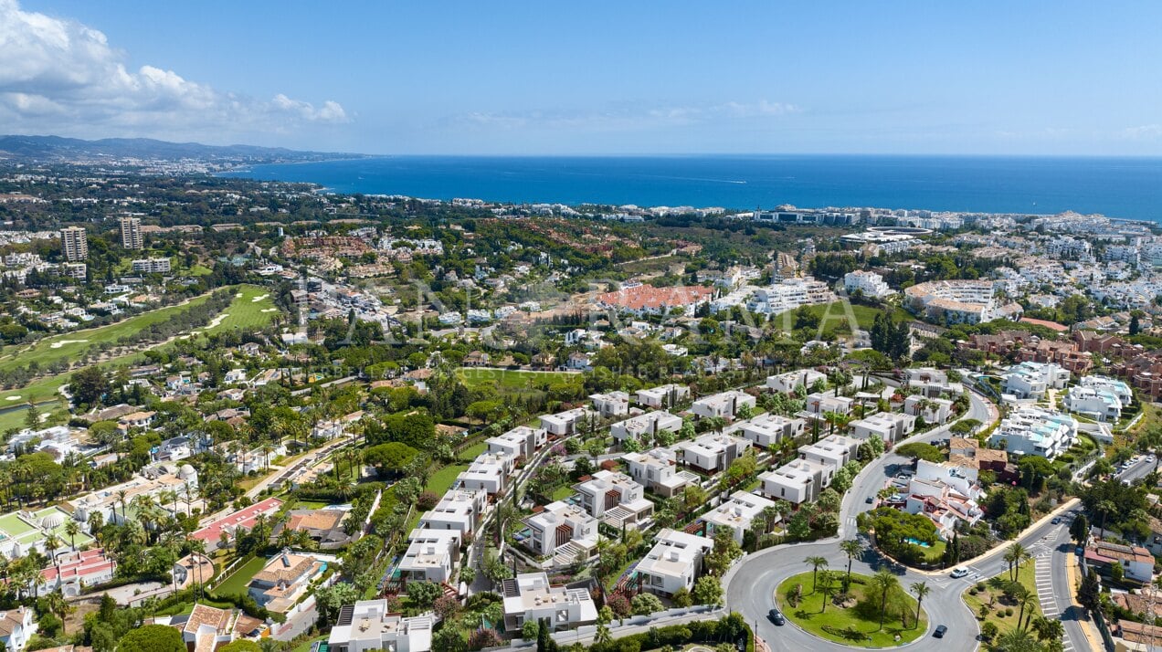 Een gloednieuwe prestigieuze woonwijk met drie verschillende woningtypologieën in Las Brisas, Nueva Andalucia.