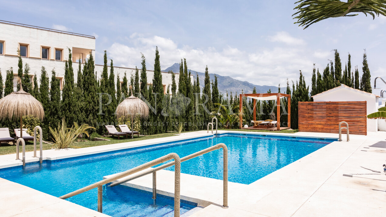 Recently renovated contemporary style complex in Nueva Andalucía