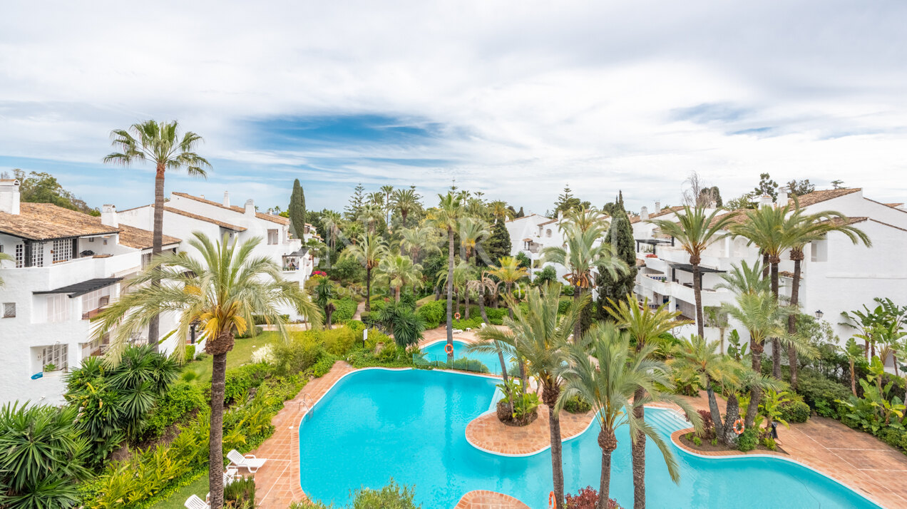 Magnifique penthouse spacieux de 2 chambres avec piscine et vue sur la mer