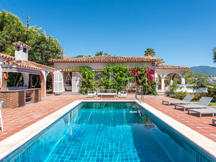 Encantadora villa con vistas al mar y la montaña en Las Brisas, a 10 minutos de Puerto Banús