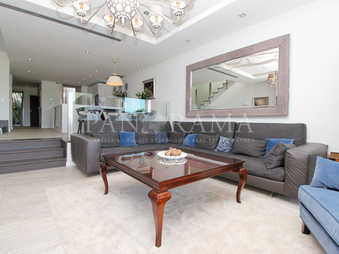 Luxuriöses Stadthaus in Sierra Blanca mit herrlichem Meerblick