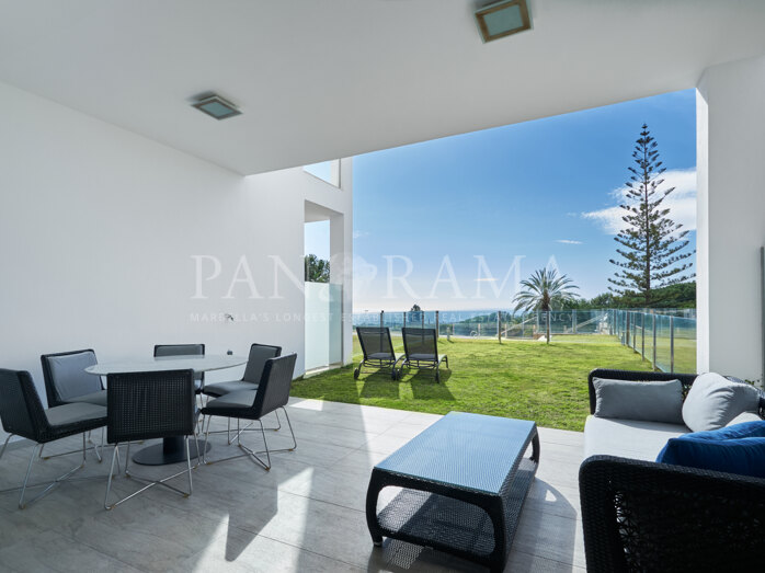 Lujosa casa adosada en Sierra Blanca con magníficas vistas al mar
