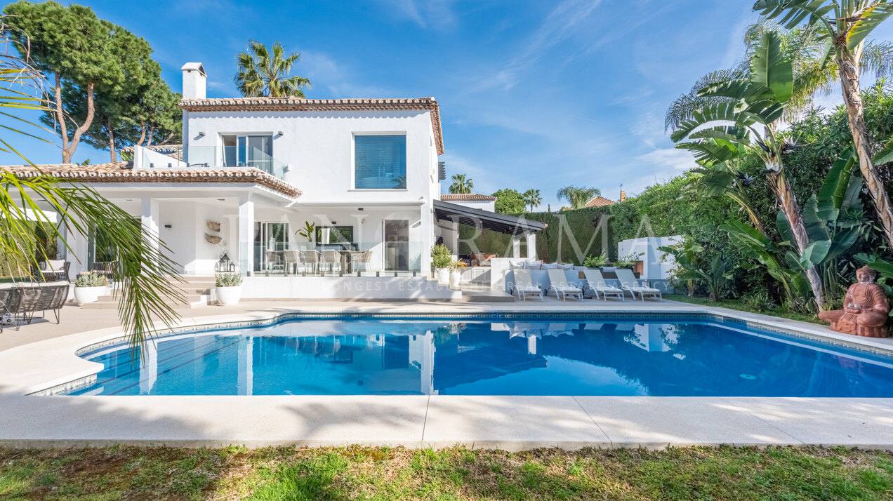 Prachtige villa in een privé-gated complex in Nueva Andalucía