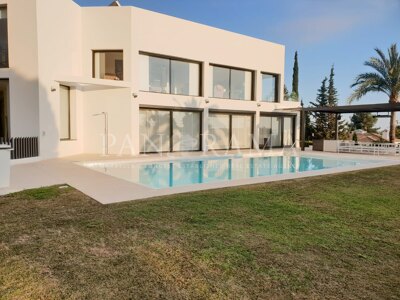 Villa en alquiler de larga temporada en Huerta del Prado, Marbella Ciudad