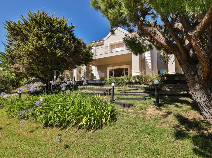 Belle villa à La Cerquilla, dans la Vallée du Golf de Nueva Andalucía