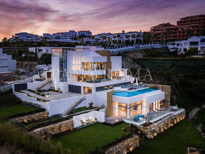 Ongelooflijke villa met uitzicht op zee en golfbaan