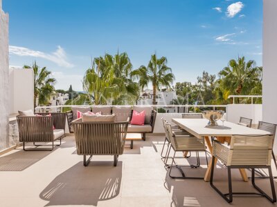 Modern penthouse in Alhambra del Mar op slechts een korte wandeling naar het strand