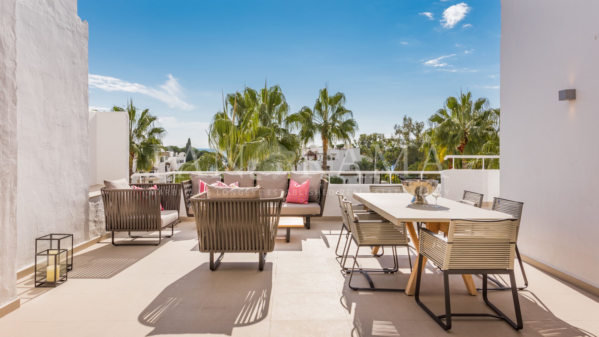 Modern penthouse in Alhambra del Mar op slechts een korte wandeling naar het strand