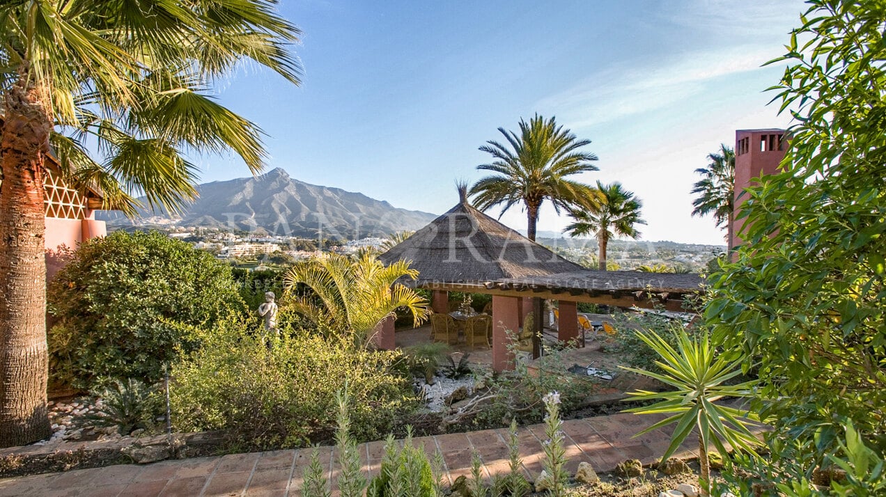 Schöne Villa mit unglaublichem Blick auf das Meer und die Berge