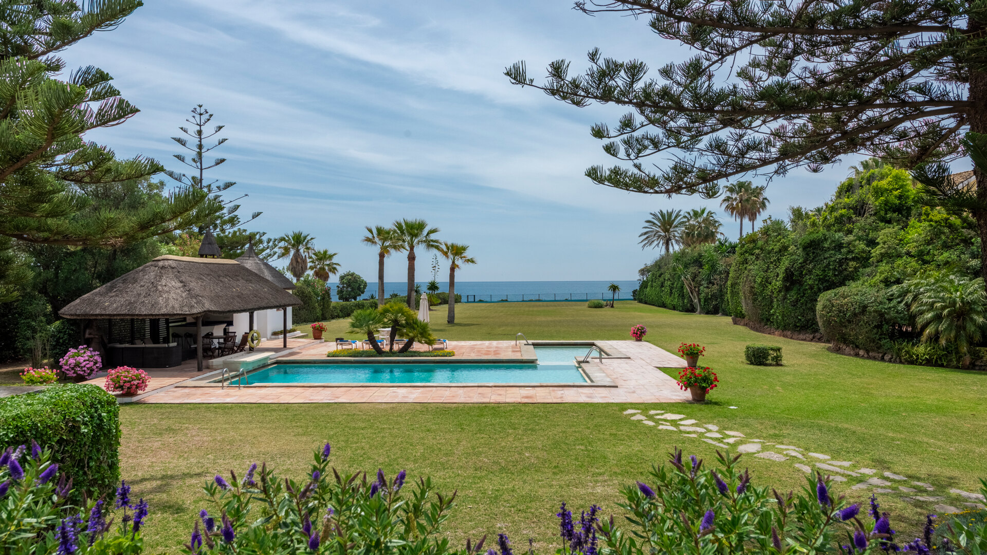 Belle villa en bord de mer à Guadalmina