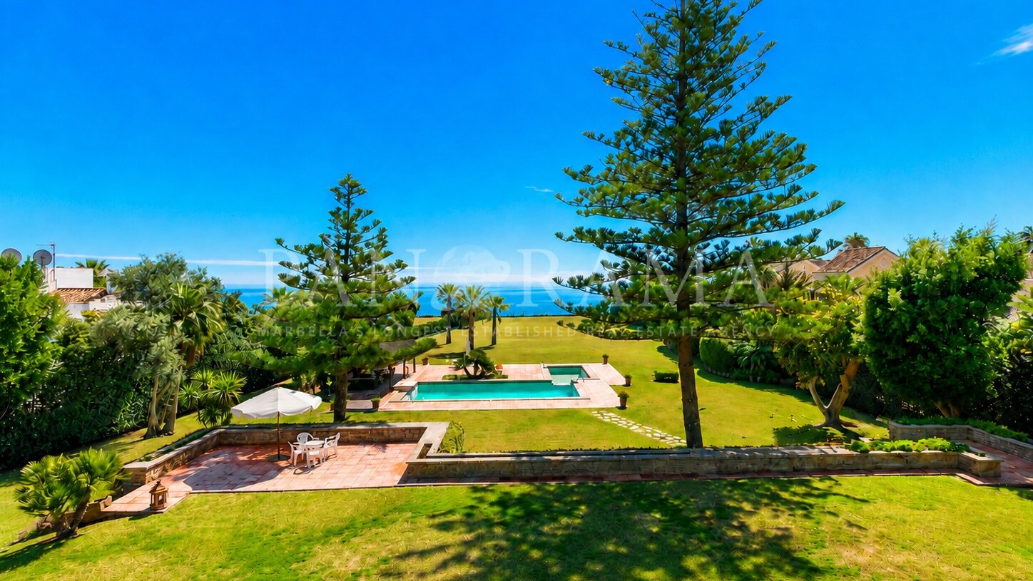 Superbe villa en bord de mer à Guadalmina avec accès direct à la plage