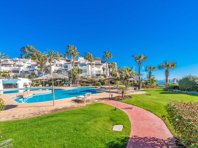 Duplex d'angle dans Ventura del Mar, un complexe en bord de mer près de Puerto Banús