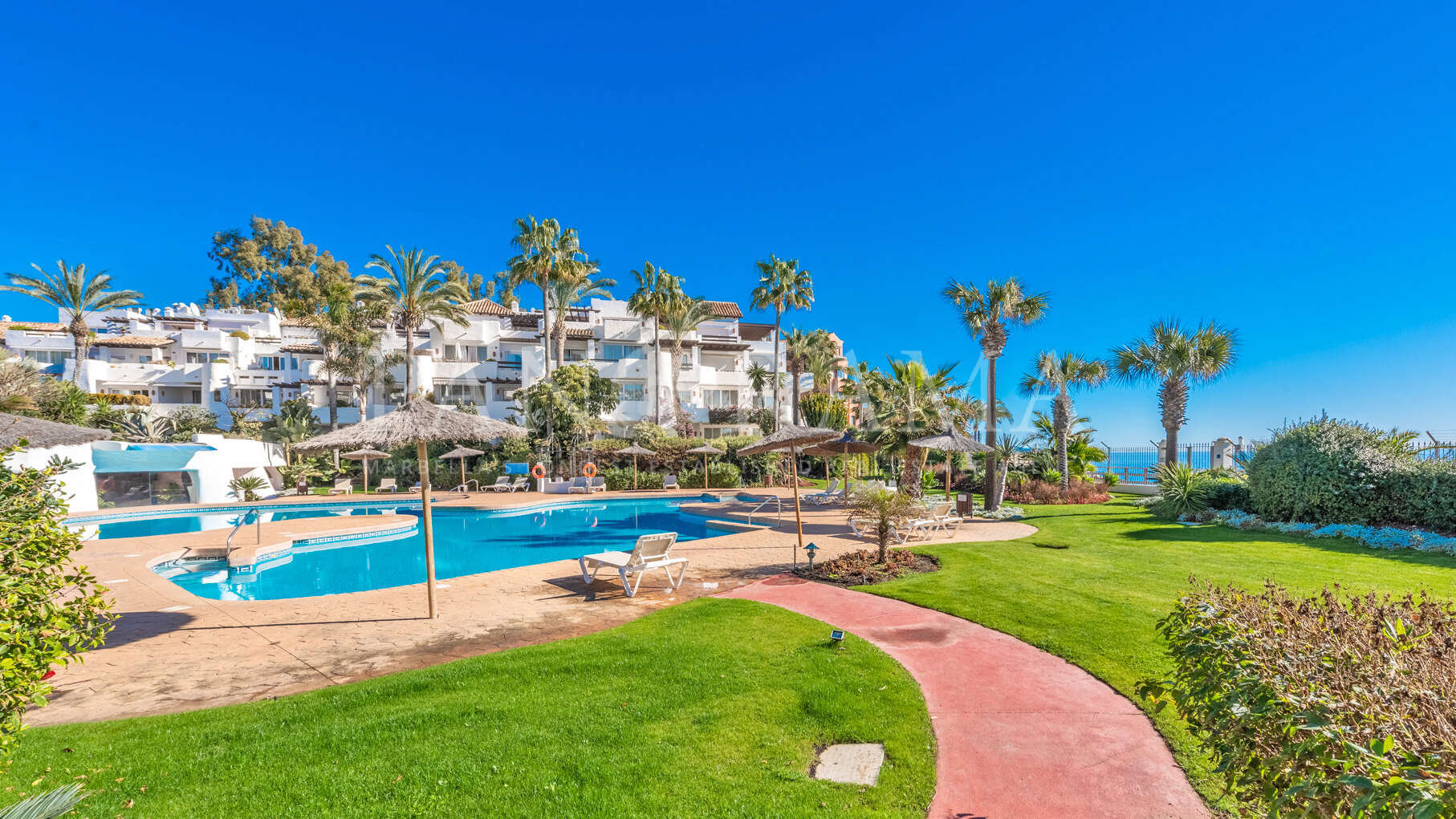 Duplex d'angle dans Ventura del Mar, un complexe en bord de mer près de Puerto Banús