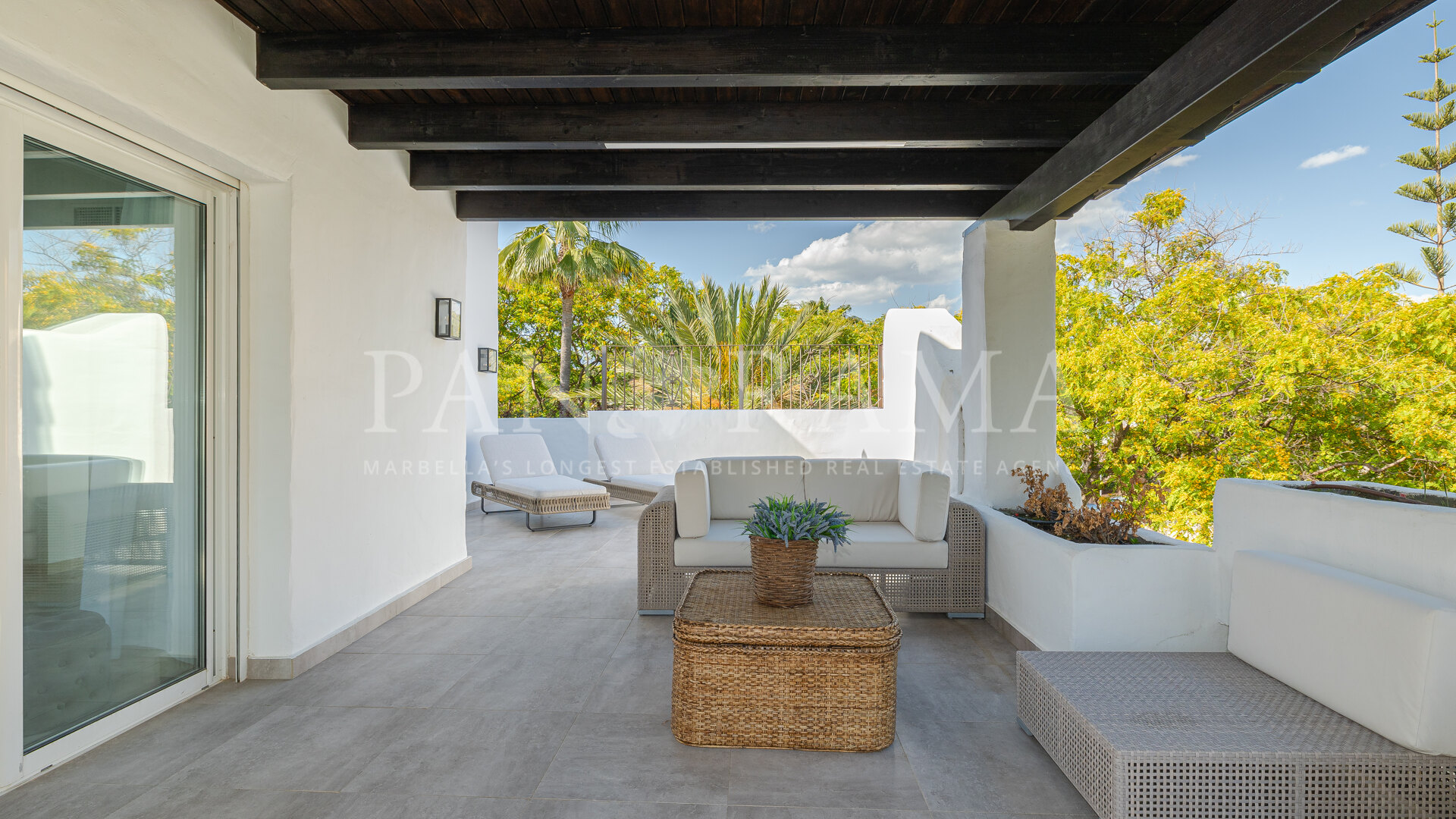 Hoekappartement in Ventura del Mar, een complex aan het strand bij Puerto Banús