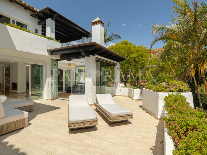 Duplex d'angle dans Ventura del Mar, un complexe en bord de mer près de Puerto Banús