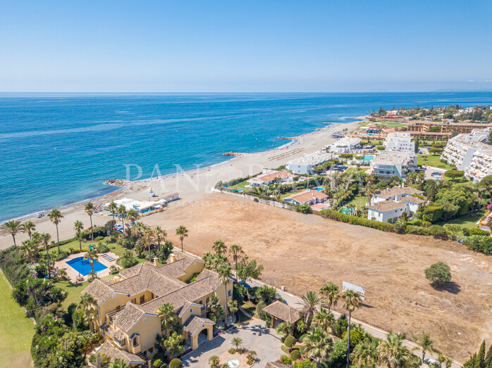 Einzigartiges Strandgrundstück in Guadalmina Baja