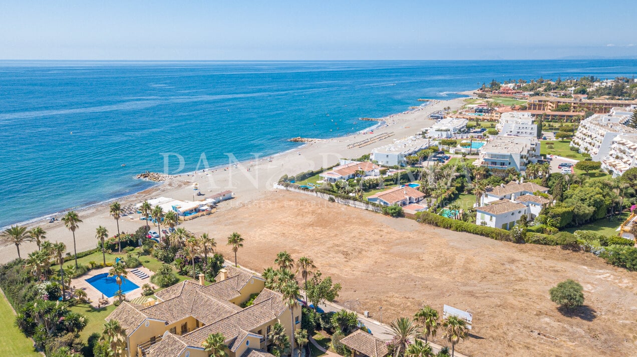 Unique frontline beach plot in Guadalmina Baja