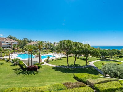 Apartment with mountain and sea views in a sought after community La Trinidad, Marbella