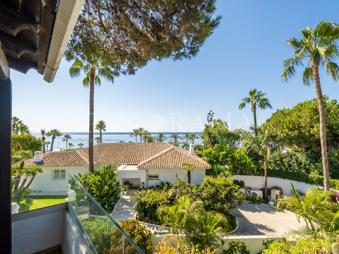 Cosy penthouse with sea views in the 5-star Puente Romano hotel
