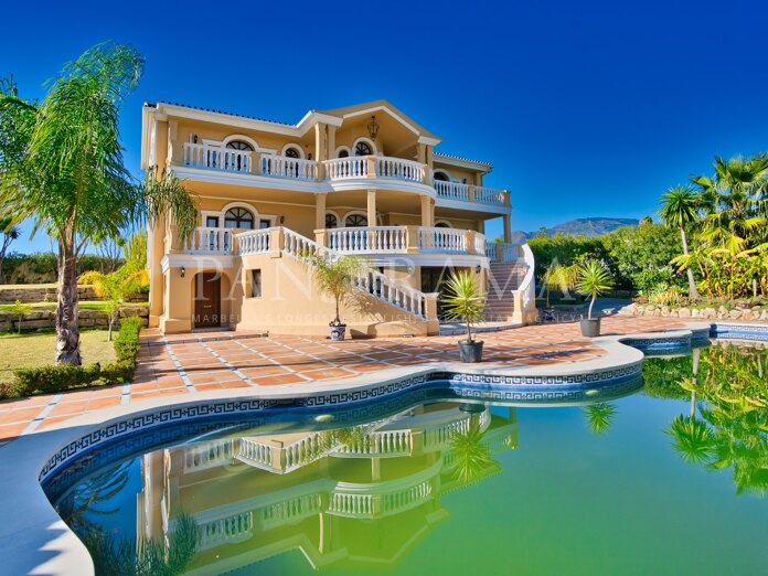 Klassische und große Villa mit Blick auf die New Golden Mile Estepona