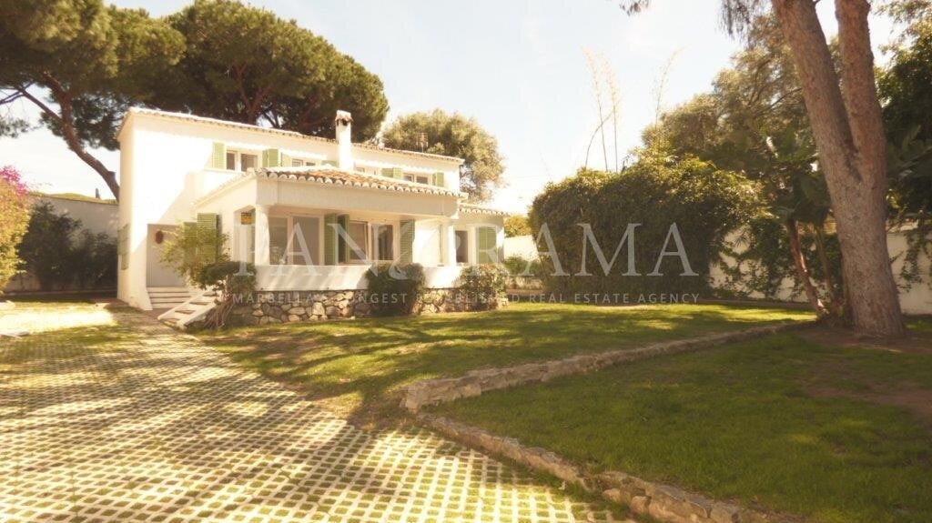 Villa in Elviria only a few steps from the beach