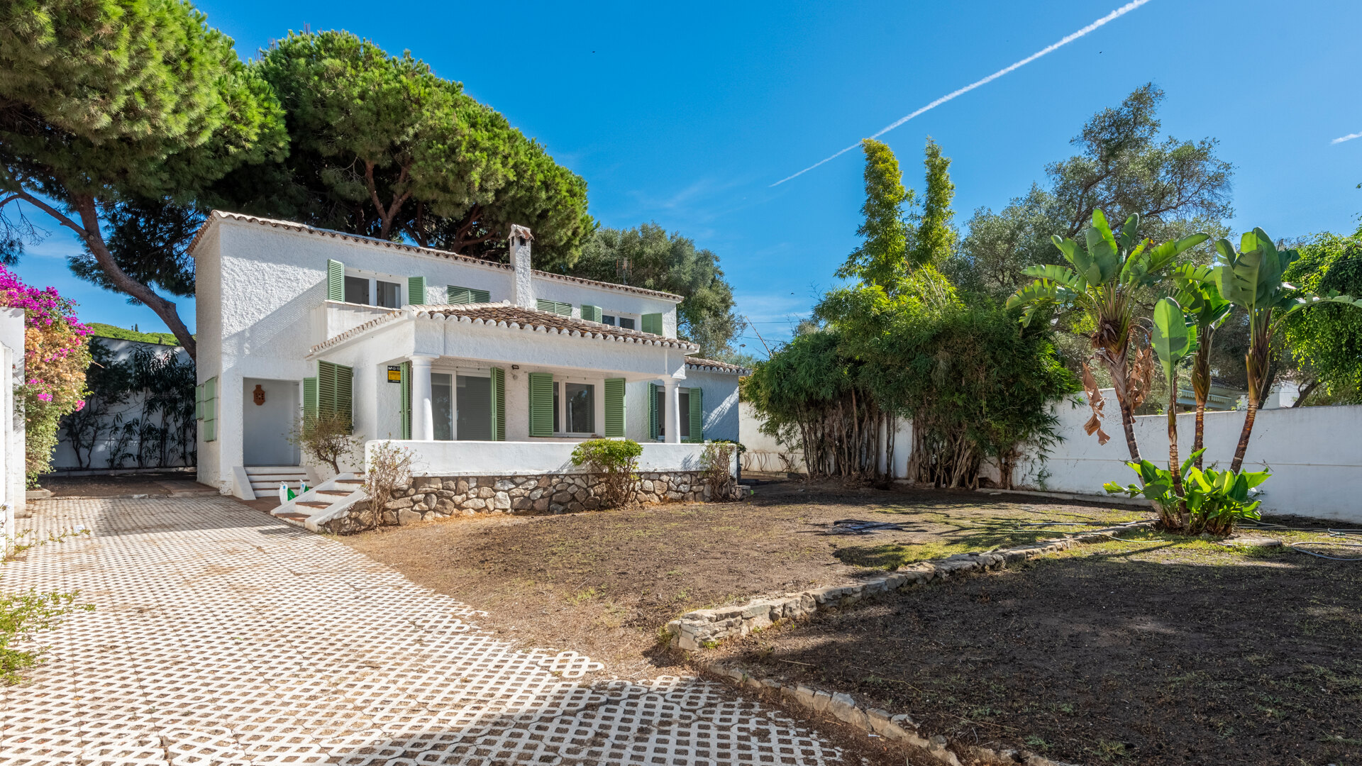 Villa en Elviria a solo unos pasos de la playa