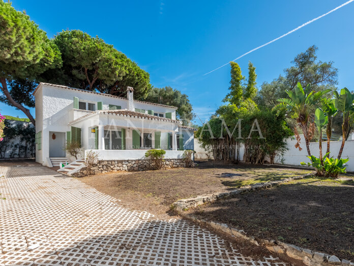 Villa in Elviria only a few steps from the beach