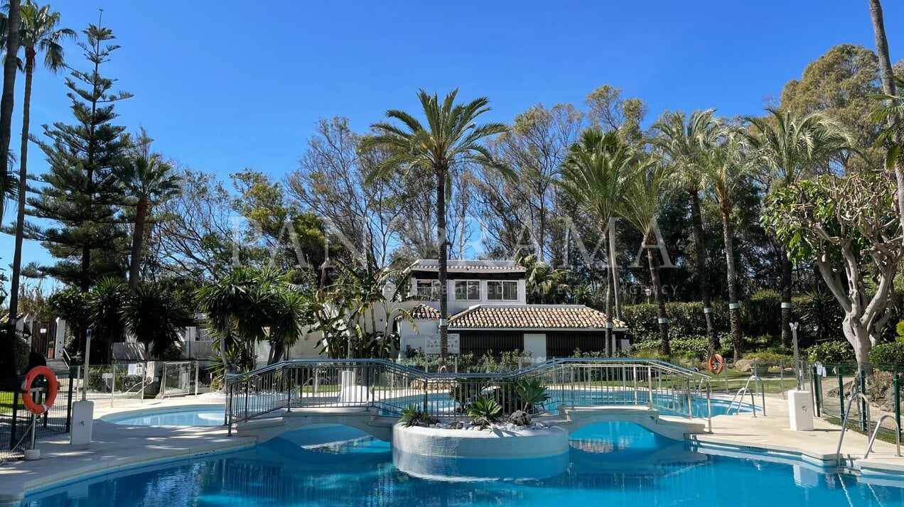 Gezellig appartement op de begane grond op slechts 2 minuten lopen van het strand naar Elviria