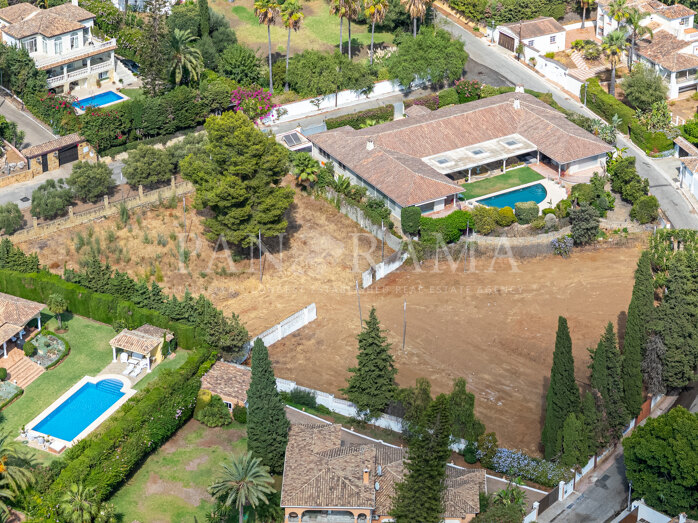 Parcela unifamiliar con potencial para desarrollarse cerca de Sierra Blanca