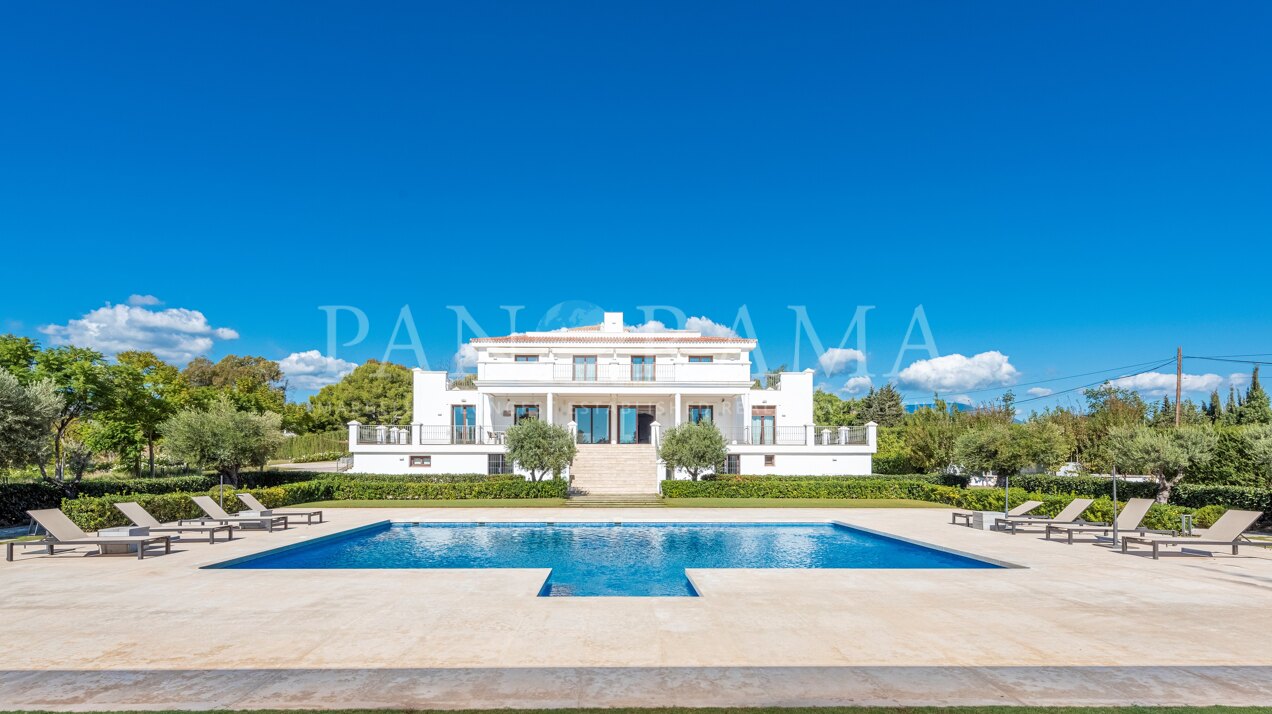 Maison moderne sur un terrain très vaste à côté de Guadalmina Alta