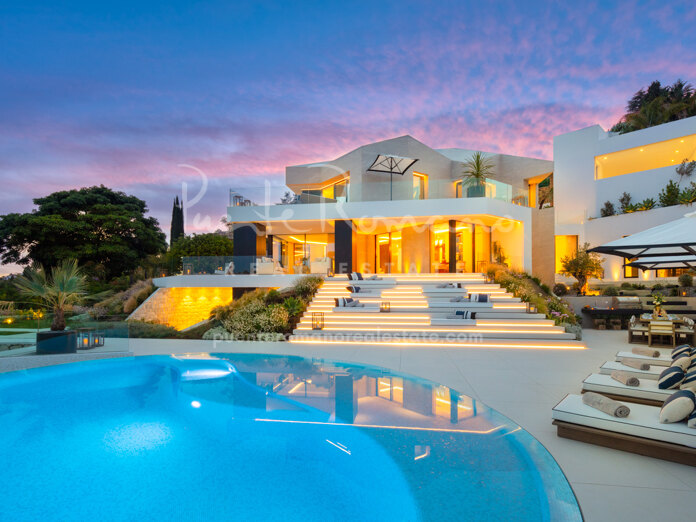 Villa La Toca, una impresionante vivienda contemporánea en El Herrojo Alto